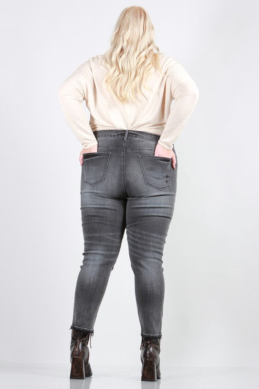 PLUS SIZE DISTRESSED SKINNY JEANS