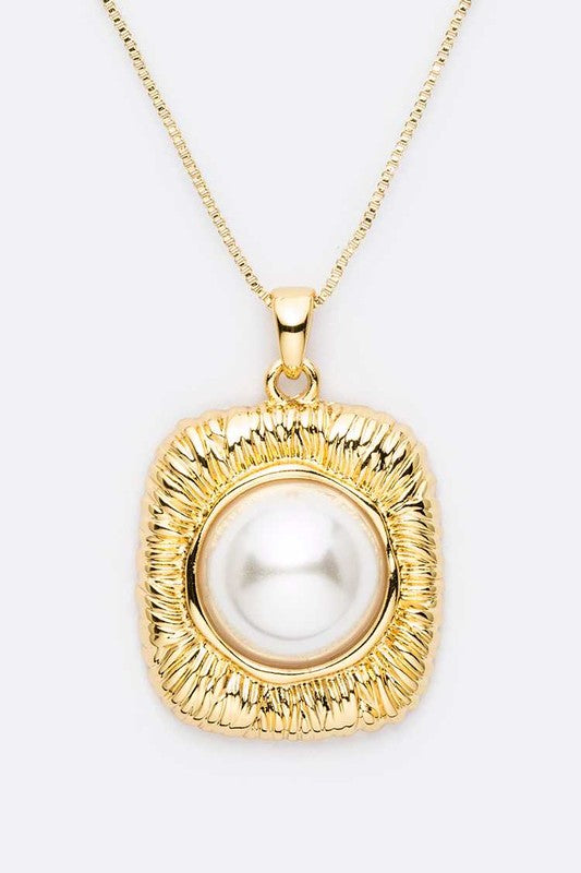 Pearl Accent Classy Pendant Necklace Set