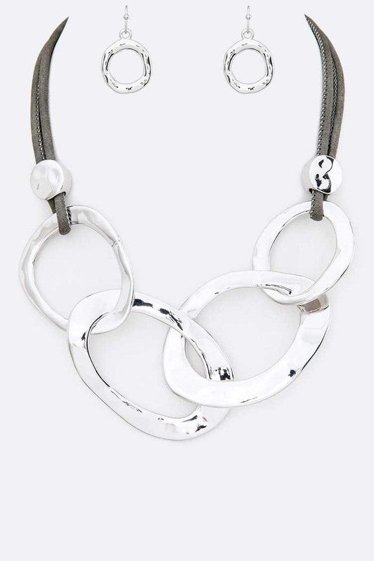 Metal Ring Iconic Necklace Set
